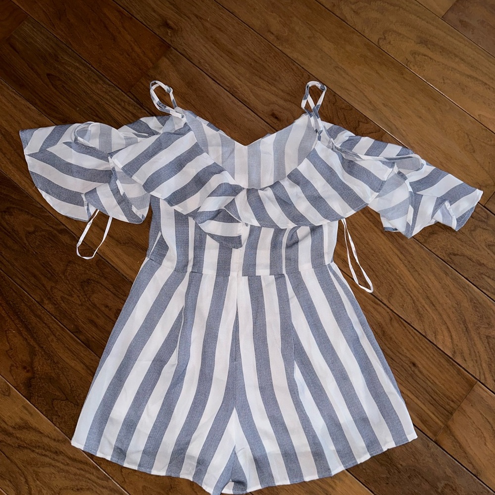 Lulus romper. - Picture 2 of 3